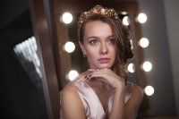 Всё, дальше в комментах нашёл инстаграм. Вот удивили, так удивили, ОЛЯ! :)
Вот тут вы просто принцесса:



Но вам 27, это ещё далеко не тот возраст, когда можно хвалиться молодостью. Вот в 37 так выглядеть - уже подвиг. :) Или дар природы.