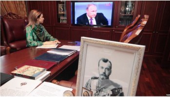 Она фанатик Николая-кровавого вот её как красную тряпку и запустили. Это-же вам не какой-то Викинг про красно-солнышко