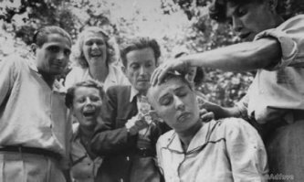 Софи Лорен, единственная кого нужно оправдать. Во времена ее молодости женщины, имевшие секс с гитлеровскими оккупантами, после победы отлавливали б и лишались растительности на теле. Таким образом отсутствие волос рассматривалось как признак ССовской шлюхи, что Софи не могла на себя примерить.