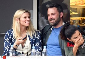 У Аффлека уже на этой фотке рожа недовольна, а Дженнифер Гарнер выглядит как пилящая баба.
Но ничего, после развода жизнь у парня налаживается.