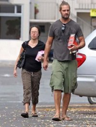 Его жене явно нужно писать учебники по женскому "пикапу" :)