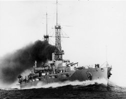 Вообще-то U.S.S. Recruit это копия линкора USS New York (BB-34), а никак не броненосный крейсер USS Maine (ACR-1) и не головной эскадренный броненосец USS Maine (BB-10) хотя с ним и есть схожесть.
Да похожи наблюдательные решетчатые вышки.
Носовых башен ГК две, а на USS Maine (BB-10) была одна.
Орудия ГК были 305мм, а не 360мм. На USS New York (BB-34) две носовые ГК калибром как раз 360мм.
P.S. - Ну и фоток вам для сравнения.