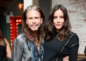 Зато доча у нгего <span style='color:gray'>[мат]</span>