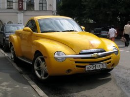 может у меня туго со зрением или что необычного в серийном пикап-кабрио Chevrolet SSR с движкой от Корвета?