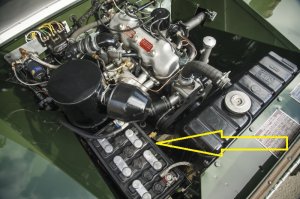 аааа! У них тоже такие аккумы были!  Мы с Батей на Москвиче лампой паяльной эти банки выпаявали и взамен рабочие БУ вставляли,дефицит однако!