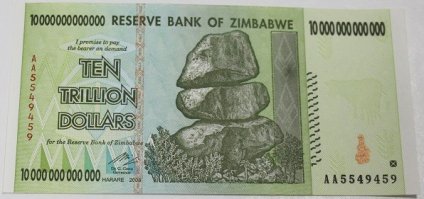 С 2009 года денежные знаки Зимбабве не являются деньгами, это просто сувениры. После сумасшедшей гиперинфляции там в ходу валюты четырех соседних стран плюс доллар США и евро. В кафе вам могут принести счет в шести вариантах. Мастеркард не работает, только Виза. Кстати, есть еще купюры по 50 и 100 триллионов, но я их в продаже не нашел.
