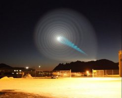 Странная световая спираль над горами в Мексике