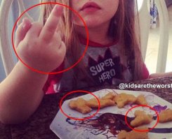 Ну и что же? Вместо того, чтобы отобрать и дать леща, долбоё.бы-родители начинают фоткать и выкладывать в свой вонючий инстаграмм. Тут уж наоборот - не хотелось бы желать детям таких родителей из поколения соцсетеых дегенератов.
А на другой фотке, девочка просто показывает, что она видит в своей тарелке = )