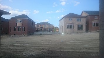 Стойка за окном, третий месяц.