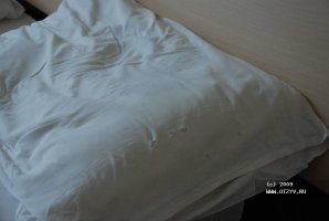 Вот старая наволочка. Из 2-3 таких можно сразу свадебное платье "мутить"