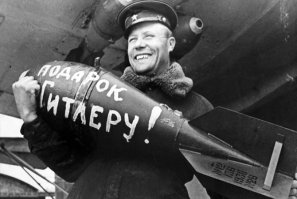 В СССР тоже почтовые ракеты были. Вон и посылочки отправляли.