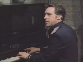 Творчество Вертинского люблю.
 Но эта история похожа на армейскую байку и Вертинский здесь притянут за уши.
  Или  рекламу  КГб
 Владимир Высоцкий - Лиловый негр  (из к/ф "Место встречи изменить нельзя)