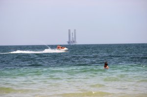 В прошлом году был .... 7 часов лететь из ЕКБ... Тяжеловато с детками, постоянный ветер с моря(июнь месяц), с Турцией конечно не сравнить,  но в целом сностно. Автоматчики были на вьезде в города, и по пляжу ходили.  Туристов расстреляли в   El Mouradi Palm Marina... я был в El Mouradi skanes...   На данный момент страна помойка в натуральном выражении ... интересных мест нет, кроме рынка в Сусе..