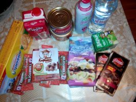 Немного поинтересовался и вот, что нарыл. Этот паёк выдают согласно предписания Департамента здравоохранения города Москвы. Естественно, действует на территории Москвы. Условия предоставления льгот: 1 забор крови (450гр)   около 5-ти тысяч рублей, сдали 4 раза, дополнительная премия   20 000 рублей. 40 раз сдали   звание почетного донора (бесплатный проезд в общественном транспорте, льготы по коммуналке и т.д. и т.п.), бесплатный чай с печенюшками в клинике, три дня оплачиваемых работодателем выходных и наконец, этот самый сухой паек. Паёк выдают донорам города Москвы, после 40 сеансов сдачи крови.