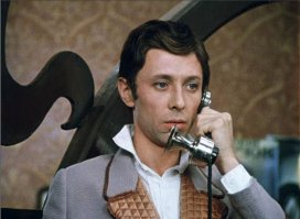 Давай без этой пиндосной пошлости "секс-символы" 
Актеры с большой буквы.
Олег  Даль  11 ноября 1980 года Даль вошёл в труппу Малого театра, где он один раз (31 декабря 1980) вышел на сцену в роли Алекса ( Берег  Ю. Бондарева). Последней его работой в кино стала роль Виктора Свиридова в фильме  Незваный друг  (1980).  Олег Даль скончался 3 марта 1981 года, на 40-м году жизни, в гостиничном номере, во время творческой командировки в Киеве. По распространённой версии, сердечный приступ был спровоцирован употреблением спиртного, которое было противопоказано больному,  зашитому  противоалкогольной капсулой