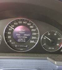 когда брал Е-шку, хотел КПП механику. Знающие люди подсказали: Мерседес умеет делать только автомат. сейчас Е220 D. 
Рекорд расхода 5,5