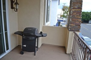 Барбекю на балконе - обычное дело. Вот только оно должно быть газовым, а не на углях!