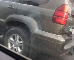 А это тебе дочь, за то что папкину машину разрисовала!!!