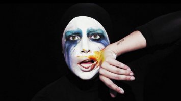 Вот ее макияж, все остальное не в счет.