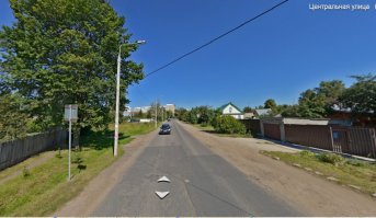 Город Чехов Московской области. Частный сектор улицы Центральной. Хоть улица так и называется, но находится на окраине, около ж/д вокзала. Девятиэтажка вдалеке это уже другая улица.