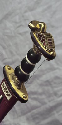 Прежде чем говорить о мечах, посмотрите чем каролинг тип местный А, отличается от меровинга.