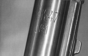 Видимо для тех, кто в танке, и тупо минусит, считая, что АК-47 не существовало, нужно разжевать.
Было несколько опытных образцов с названием АК-47 (на первом фото АК-47 под  1), под этим же названием была изготовлена первая партия в количестве около тысячи экземпляров, для полевых армейских испытаний. И только после принятия на вооружение название поменяли.