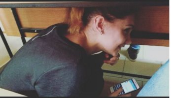 Новый телефон подарили?