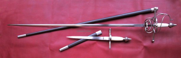 1. Так называемая Валлонская шпага (хотя на фото нижняя -это очевидно палаш) - классическая тяжелая кавалерийская шпага пригодная для рубки
2.Типичная рапира (точнее ее реплика) с "дагой"
3. Сравнение (сразу видны отличия)
4. Парадная шпага, та же рапира только короче и -скорее шести или даже четырехгранный прут.