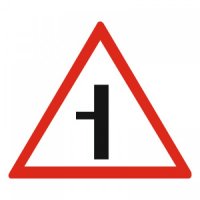 Судя по всему буханковод хотел развернуться...Там просто "карман" и блоки какие то стоят. Дороги на лево нет и знака невидно было....