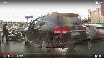 Номер как-бы намекает: