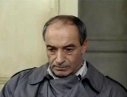 О, Необыкновенный Гердт,
Он сохранил с поры военной
Одну из самых лучших черт  
Колено он непреклоненный!
(с) Валентин Гафт