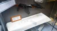За видео, точнее за его "концовку" с фотографиями Путина, Медведева, Кадырова, и особенно покойных Хусейна и Каддафи  минус..... а так, обзор скудный, подписи "невнятные". Если бы автор не гнался за быстрым "лайкодрочерством", а обратился в Тульский государственный музей оружия ( или Музей стрелкового оружия имени М.Т. Калашникова , было бы более познавательно.
