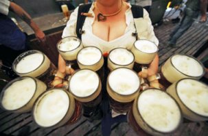 что приятного еще в празднике? Это отсуствие черноты,есть ,но в очень малом количестве. А так замечательное мероприятие,правда цены безбожные,за цену бокала пива на празднике,можно в магазине купить ящик пива 20*0.5 вполне себе хорошего пива.