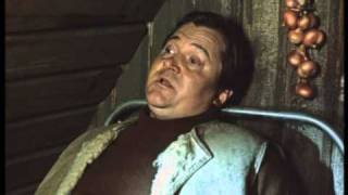 Шикарный актер. Но мало.

Актёр, мастер эпизода. Заслуженный артист РСФСР (1984). Народный артист России (2002). В 1950-1959 г. - актёр академического театра имени В. Маяковского, в 1960-1992 г. - Театра-студии киноактёра, в 1992-1993 г. - Малого театра, в 1994-1997 г. и 2001-2003 г. играл во МХАТе имени Горького. До конца жизни был актёром Государственного театра киноактёра. В кино с конца 40-х годов. Снялся примерно в 150 фильмах, назову лишь некоторые: "Мичман Панин" (1960) - Боцман; "Алешкина любовь" (1960) - Андрей Петрович; "Королева бензоколонки" (1962) - лейтенант Подорожный; "На семи ветрах" (1962) - Сотник; "Тридцать три" (1965) - Валентин Иванович, Главврач; "Лето рядового Дедова" (1971) - Андрей Демьянович; "Чародеи" (1982) - член комиссии; и др. Последняя сыгранная артистом роль в кино - свидетель в фильме "Заложники любви" (2011). Известно также, что П.Б. Винник возглавлял Бюро пропаганды российского кино при Союзе Кинематографистов Российской Федерации. 
      Скончался П.Б. Винник 9 июня 2011 года, похоронен в Москве на Ваганьковском кладбище (38 уч.), родственное захоронение.