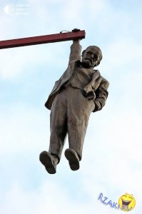 Ещё бы автору неплохо знать, что "Висящий мужчина" Прага. Чехия никто иной как Зигмунд Фрейд.