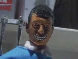 Что же происходит с этой едой? Её выбрасывают или съедают.