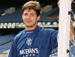 Олег Саленко и величайший матч в истории Российского футбола. Россия - Камерун 6-1 (1994 год)
Встреча завершилась победой сборной России со счётом 6:1. Данный матч вошёл в историю чемпионатов мира по футболу: во время этой игры Олегом Саленко, нападающим сборной России, был установлен рекорд чемпионатов мира по наибольшему числу голов, забитых одним игроком в одном матче   Саленко забил 5 мячей, сделав таким образом пента-трик.