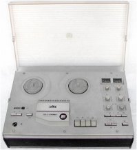 У меня первый такой агрегат был. Потом, чтобы на улицу таскать, купил кассетник. "Азамат", по-моему, назывался.