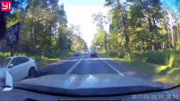 Только рег прет посередине полосы