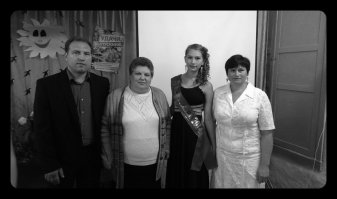 Водитель Поло 38-летний Алексей Иванов, его мать Евгения, 39-летняя жена Светлана и 17-летняя дочь Виктория 
Подробнее здесь:stolica-s.su/incident/32699