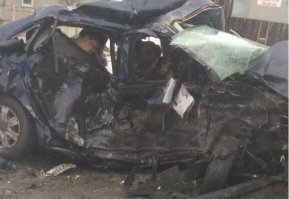 Водитель Поло 38-летний Алексей Иванов, его мать Евгения, 39-летняя жена Светлана и 17-летняя дочь Виктория 
Подробнее здесь:stolica-s.su/incident/32699