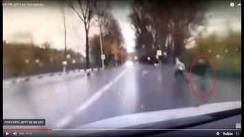 Качество видео не очень, но мне показалось, что рядом с побежавшим пацаном стоял еще один? Если так, то он мог бы много пояснить.