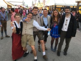 Нет, вот такое, например:
Наши коллеги по работе из Сербии приехали, на фото все, кто без нац. баварских костюмов:
Или ниже уже мы - местные аборигены.