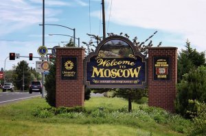 Такое же впечатление.Но есть места очень интересные.

В Москве,(Американской),а их штук 20цать-тоже прикольно.Нет сетевых супермаркетов.Точнее есть,но им не дают работать.