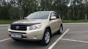 пердставил картину, стоят две машины лада и вот такая 
Toyota RAV4, 2006 года. Уверен что многие бы ухеали на японце, даже с таким пробегом.

698 000 руб.
Двигатель: бензин, 2.0 л
Мощность: 152 л.с.152 л.с.
Трансмиссия: автомат
Привод: 4WD
Тип кузова: джип (suv)
Цвет: бежевый
Пробег по России: есть
Пробег, км: 150000
Руль: левый