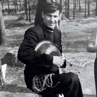 Боря в баню с тазиком собрался.