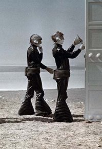 Хошь не хошь, носи штанишки клеш