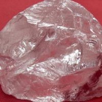 Чего-то поперло, недавно в Якуиии самый большой розовый алмаз массой 158,2 карата, нашли: