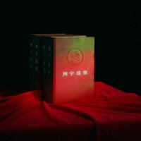 Во времена СССР говорили, что в мире по тиражам  Ленин на втором месте после библии. Переведён почти на все языки.