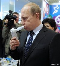 Неловкие сбои в каждом выверенном политическом шаге